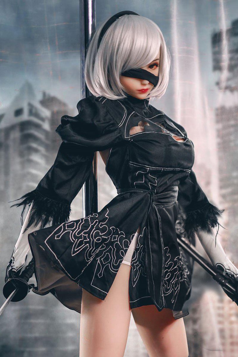 Skirt slit and thigh detail of the 2B gaming sex doll costume