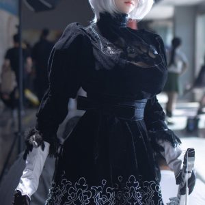 Electric 2B NieR Automata sex doll standing in velvet costume, 170 cm build with standing feet