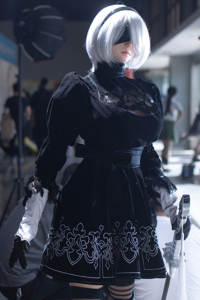 Electric 2B NieR Automata sex doll standing in velvet costume, 170 cm build with standing feet