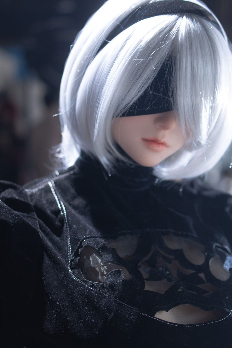 Velvet dress chest detail of the 170 cm electric 2B doll