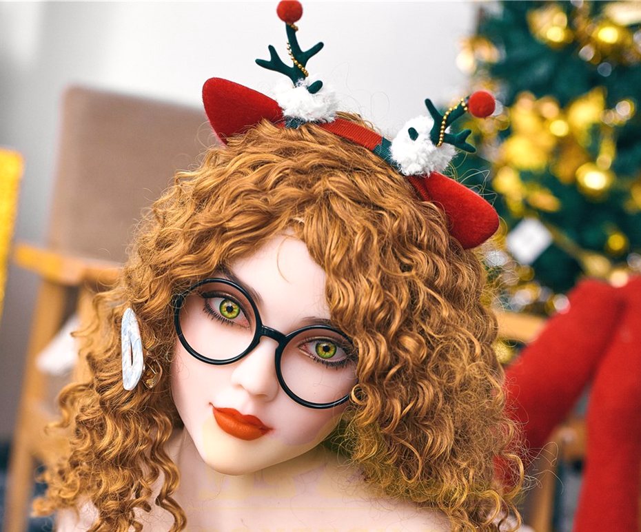 Face of Daisy, a 150 cm TPE sex doll with round glasses, green eyes and copper curls